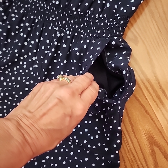 Loft pant romper with 2 pockets an elastic waist size 6 - Picture 4 of 14